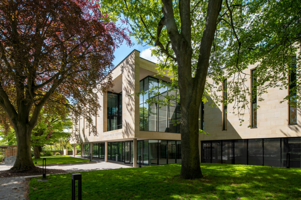 ST ANDREW UNIVERSITY CENTER (SCOTLAND)